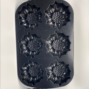 Nordic Ware Sunflower Non-Stick Baking Pan